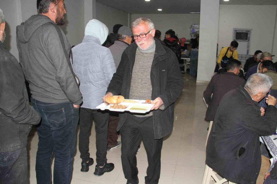 Göl Feneri Derneği Aşevi Ramazanda Her Gün Bin Kişiyi Doyuruyor