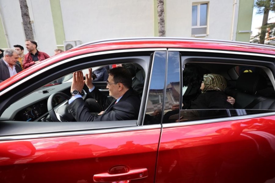 Bakan Dönmez, Gülistan Teyzenin Togg’a Binme İsteğini Kırmadı