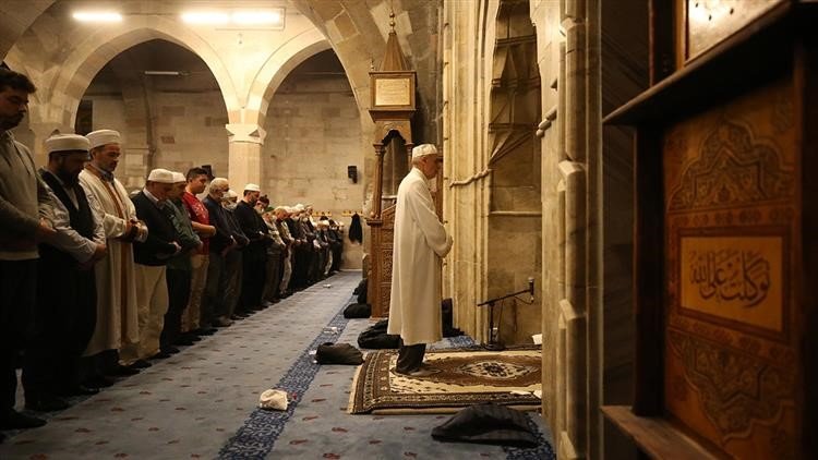 Hafız Profesör 33 Yıldır Hatimle Teravih Namazı Kıldırıyor