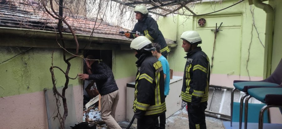 Karaman’da Fırına Ait Depoda Çıkan Yangın Büyümeden Söndürüldü
