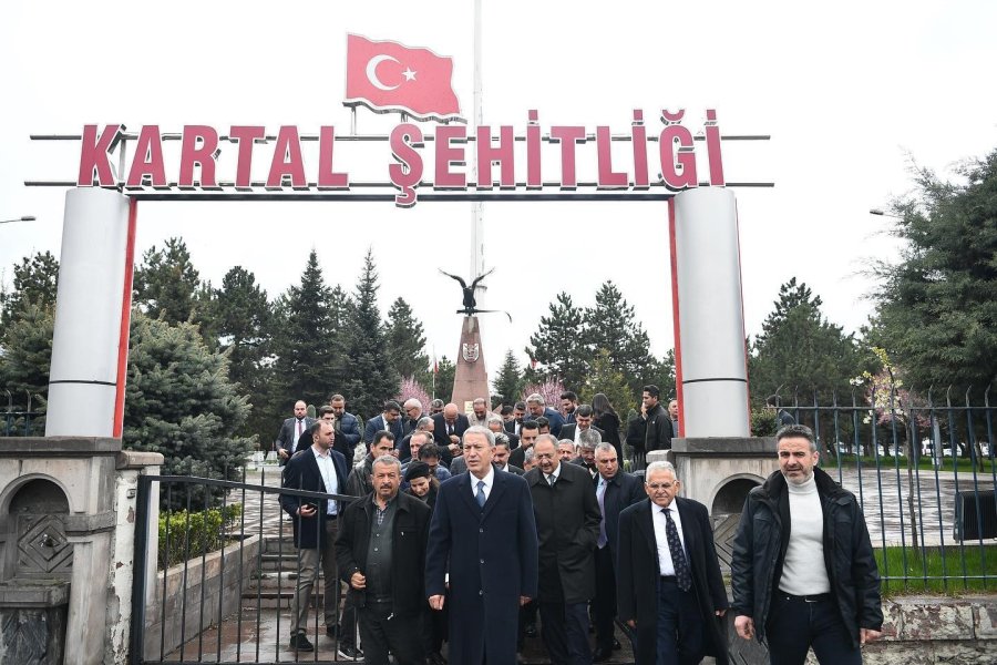 Bakan Akar, Özhaseki Ve Büyükkılıç’tan Kartal Şehitliğine Ziyaret