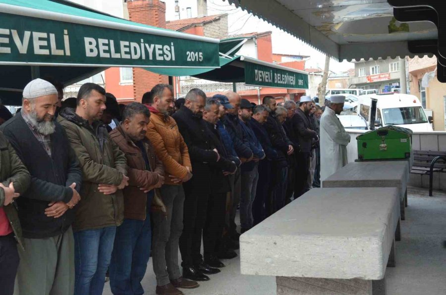 Kazada Ölen Genç Toprağa Verildi