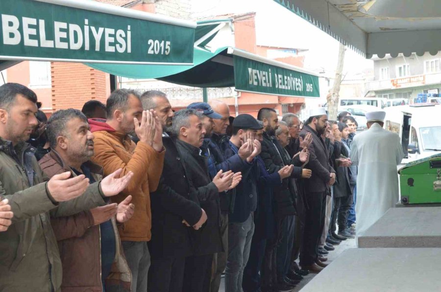 Kazada Ölen Genç Toprağa Verildi