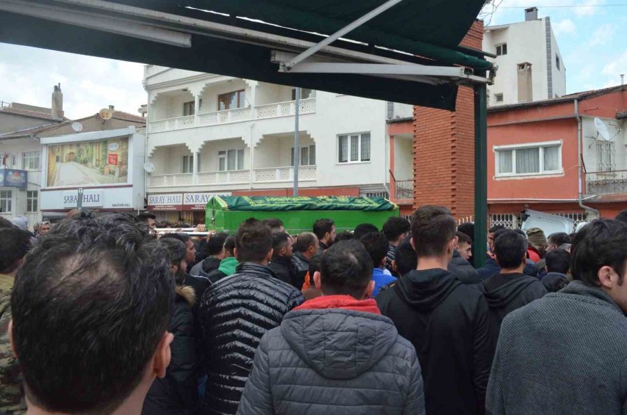 Kazada Ölen Genç Toprağa Verildi