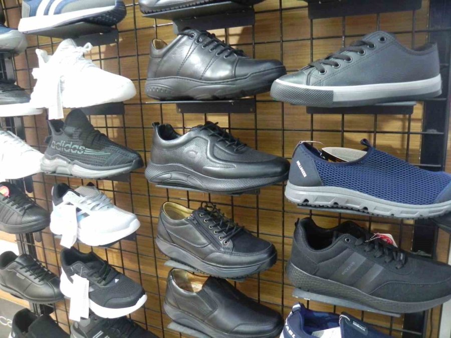 Ayakkabı Satıcıları Bayramdan Umutlu