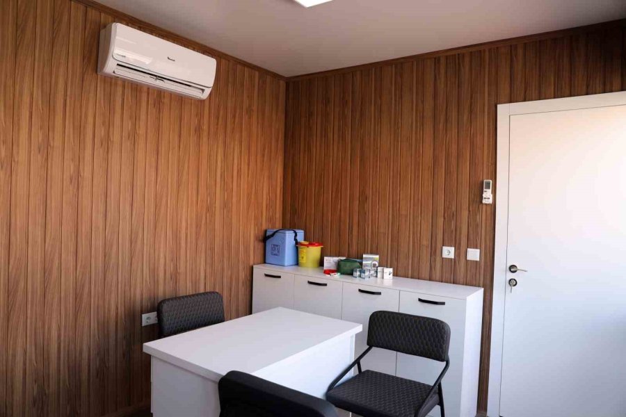 Neü Öğrencilerinin Tasarladığı Sağlık Kabini Hatay’a Gönderildi