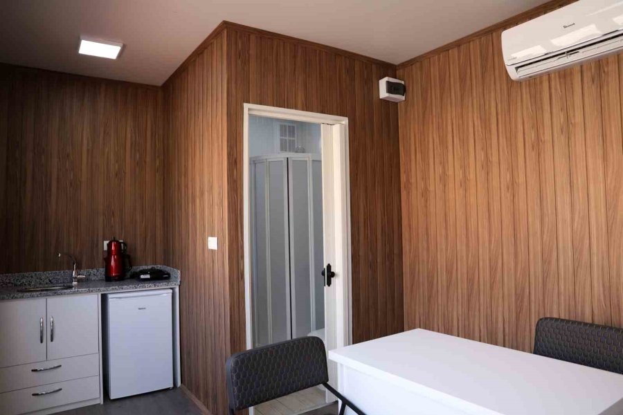 Neü Öğrencilerinin Tasarladığı Sağlık Kabini Hatay’a Gönderildi