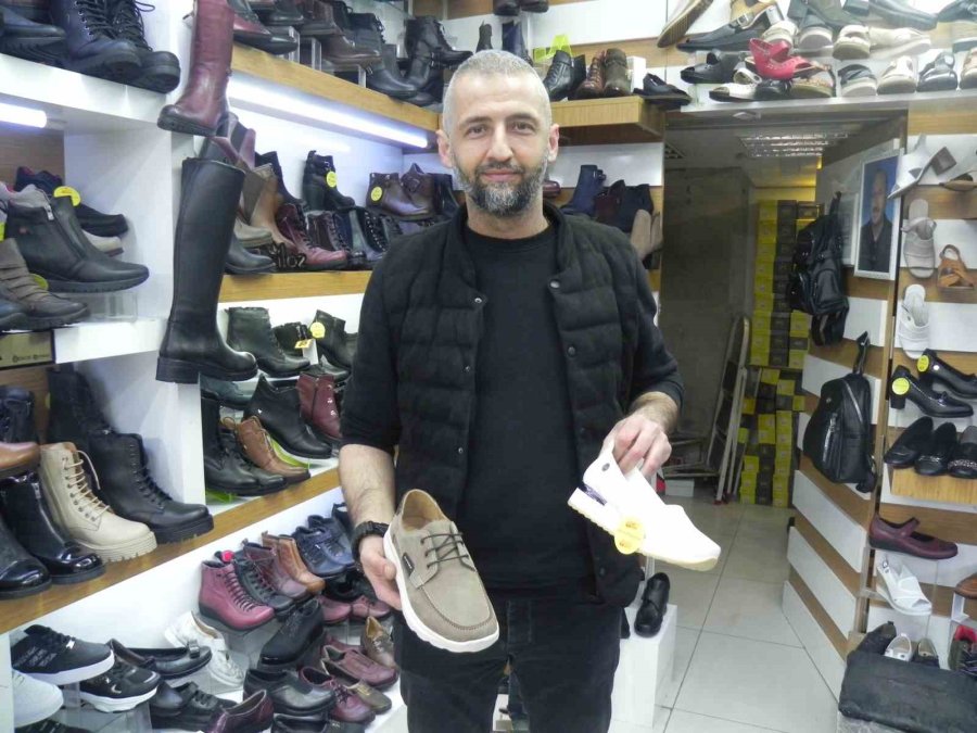 Ayakkabı Satıcıları Bayramdan Umutlu