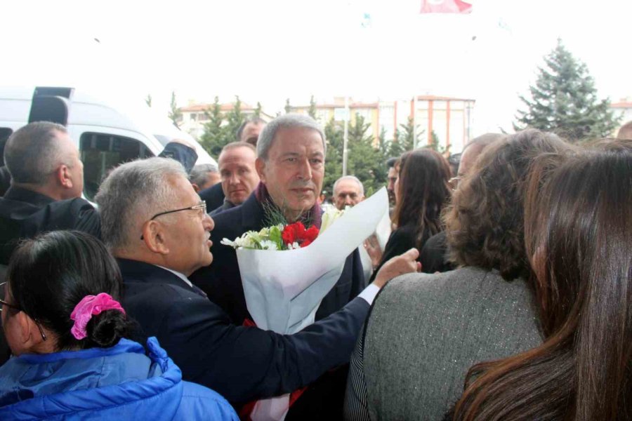 Bakan Akar: "şu Anda Terör Örgütü Ciddi Bir Sıkıntı İçerisinde, Katılımlar Sıfır, Kaçışlar Çoğaldı"