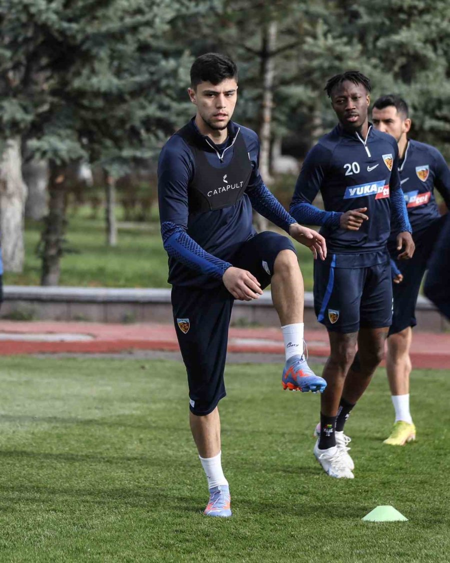 Kayserispor Lidere Bileniyor