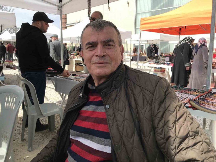 Emekli Olduktan Sonra Atölyesinde Dekorasyon Malzemesi Yapmaya Başladı