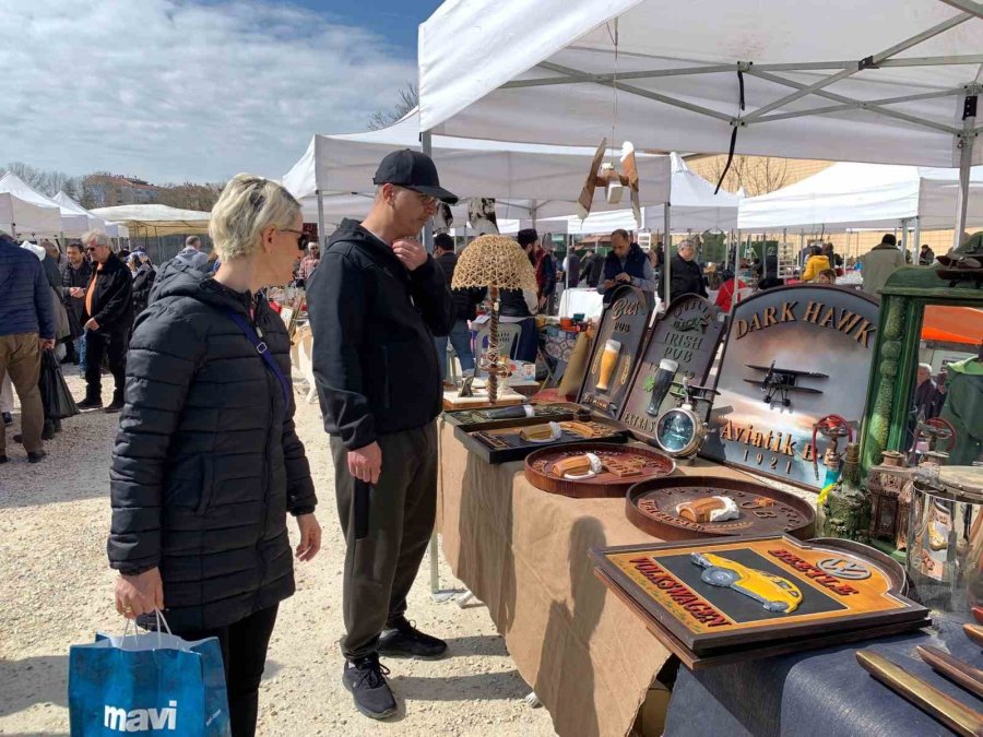 Emekli Olduktan Sonra Atölyesinde Dekorasyon Malzemesi Yapmaya Başladı