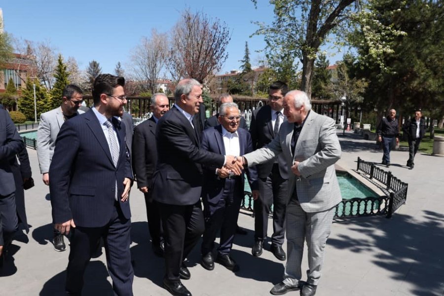 Bakan Akar İle Başkan Büyükkılıç’tan Esnaf Ziyareti