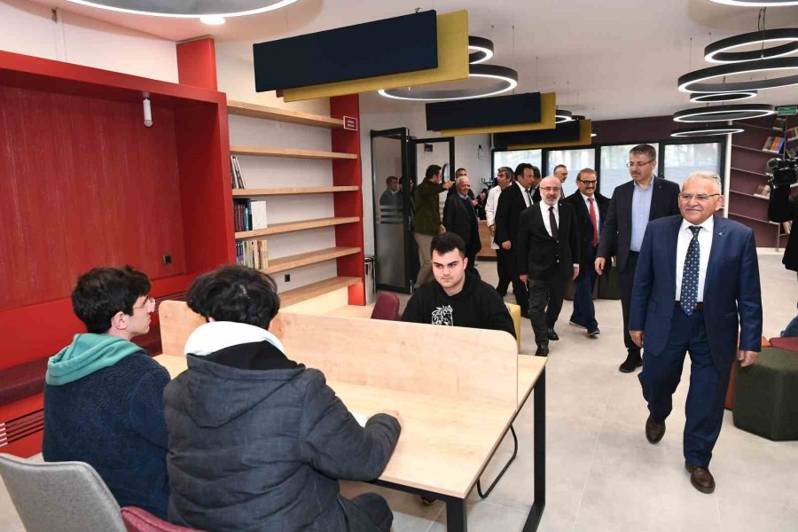 Halit Özkaya Kütüphanesi Bir Haftada 7 Bin Kişiyi Ağırladı