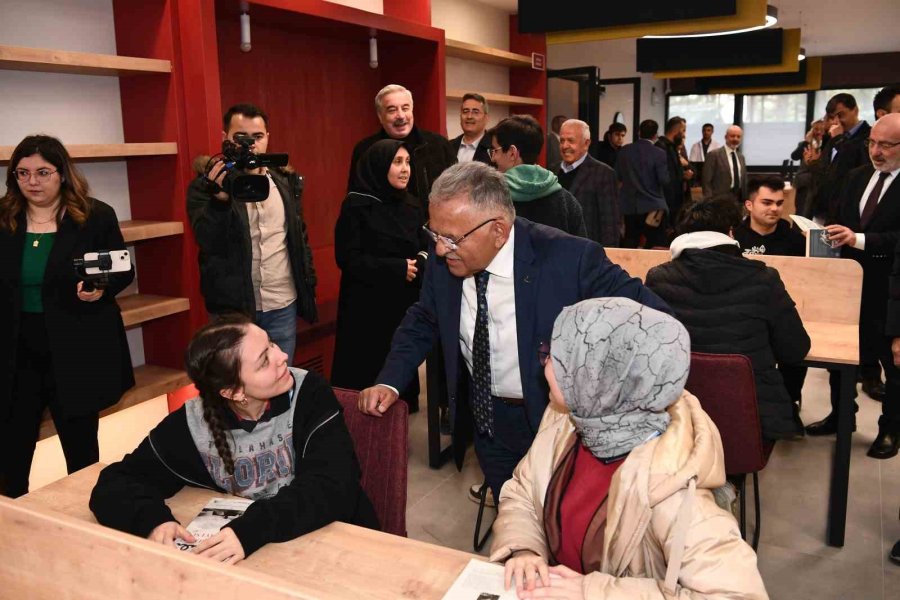 Halit Özkaya Kütüphanesi Bir Haftada 7 Bin Kişiyi Ağırladı