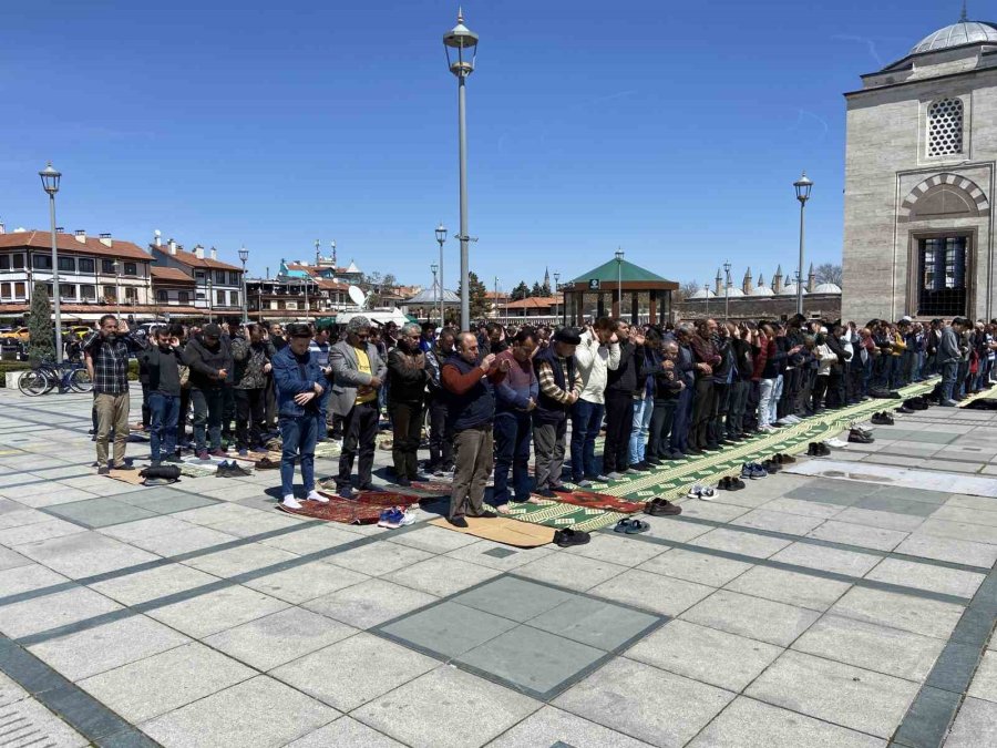 Konya’da Ramazan Ayının Son Cuma Namazı Kılındı