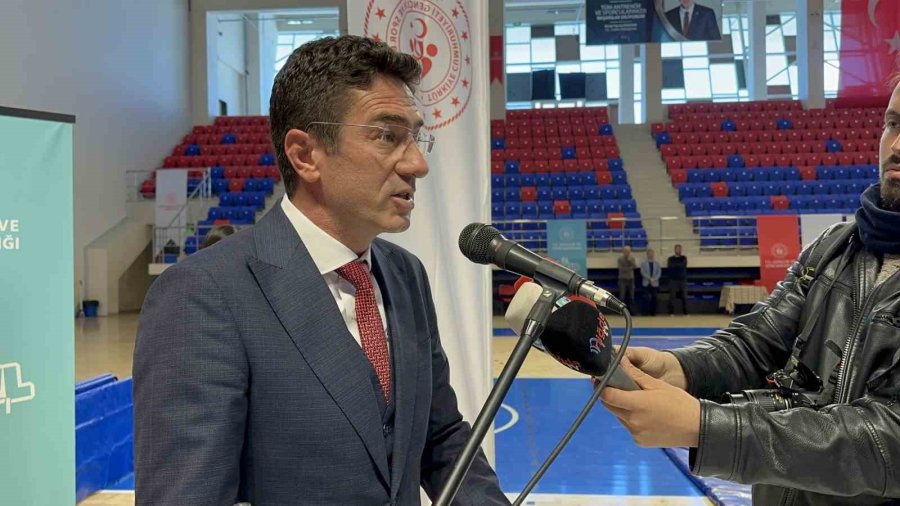 Niğde’de Grekoromen Gençler Ve Yıldızlar Grup Müsabakaları Başladı