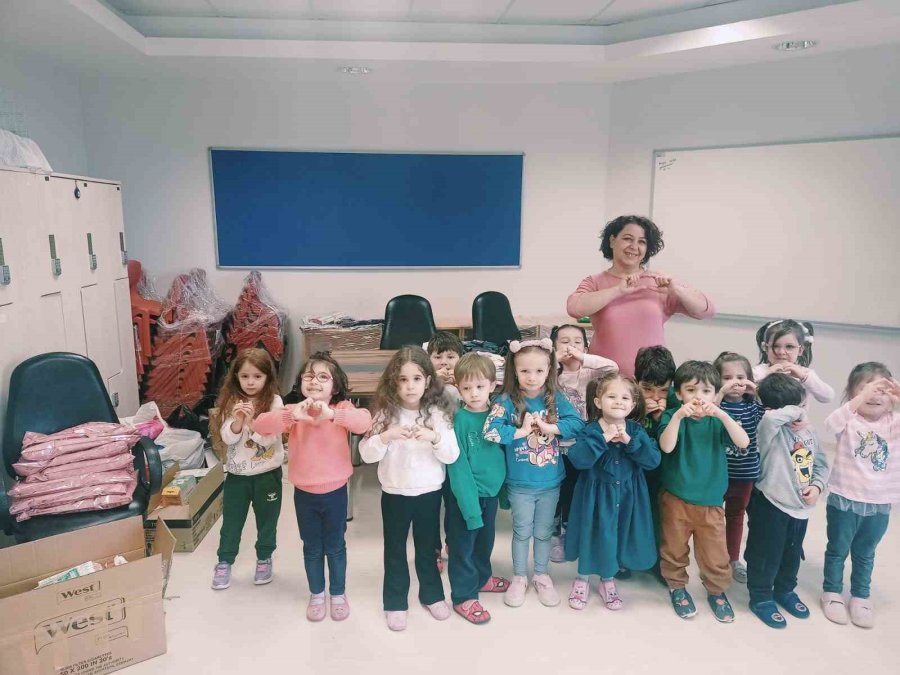 “kardeşimle 23 Nisan" Projesi İle Depremzede Çocuklara Destek Oldular