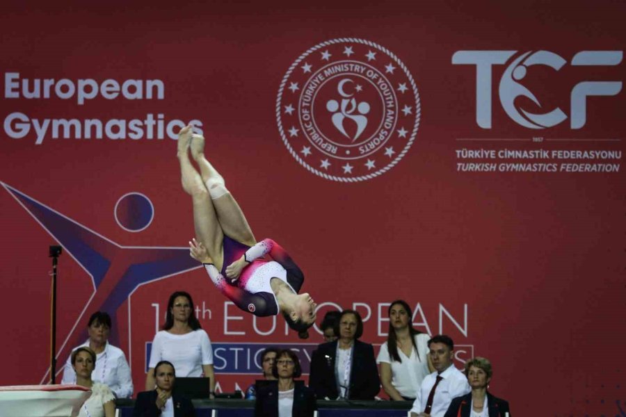 Milli Cimnastikçi Adem Asil’den Bir Altın Madalya Daha