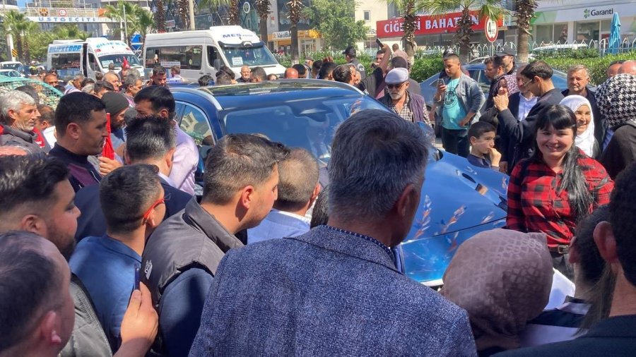 Bakan Nebati Togg’la Geldi, Vatandaşlar Araçtan Gözlerini Alamadı