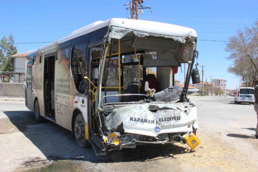 Karaman’da Halk Otobüsü İle Kamyon Çarpıştı: 7 Yaralı