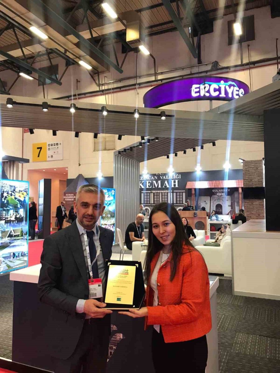 Kayseri Büyükşehir’e Emıtt 2023’te Kış Turizmi Alanında En İyi Stant Dekoru Ödülü