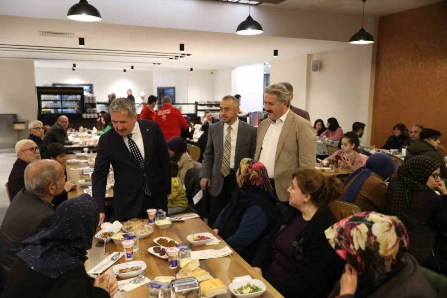 Depremzedeler Melikgazi’de Bir Araya Geldi