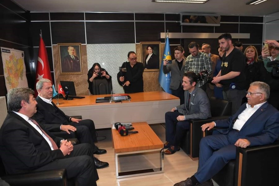 Bakan Akar, Chp Ve İyi Parti İl Başkanlıklarını Ziyaret Etti