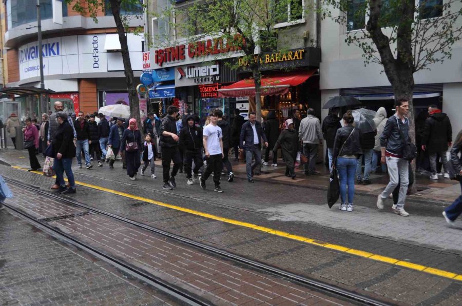 Vatandaşlar Yağmura Hazırlıksız Yakalandı