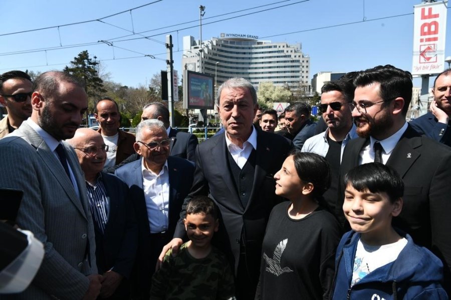 Bakan Akar Ve Başkan Büyükkılıç’tan Tarihi Kapalı Çarşı Esnafına Ziyaret