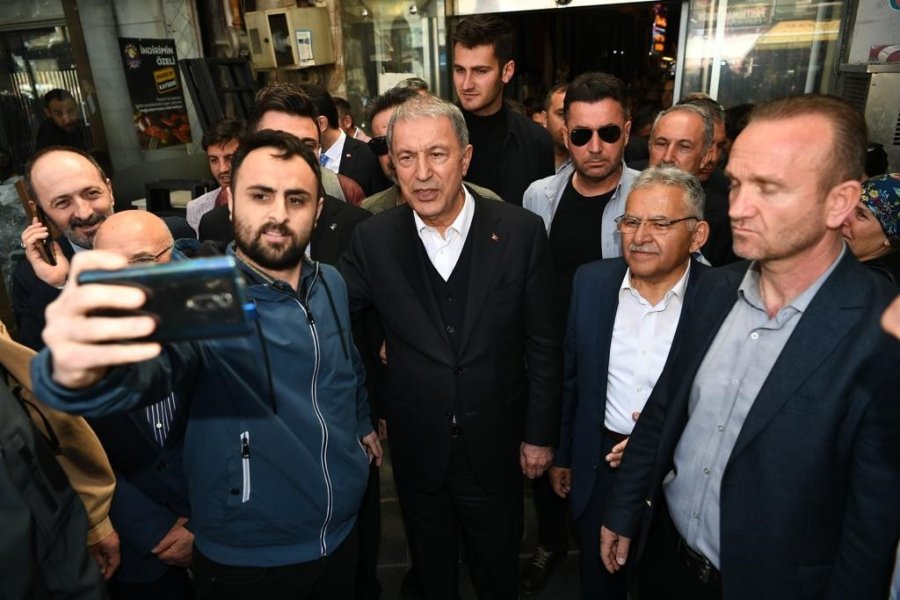 Bakan Akar Ve Başkan Büyükkılıç’tan Tarihi Kapalı Çarşı Esnafına Ziyaret