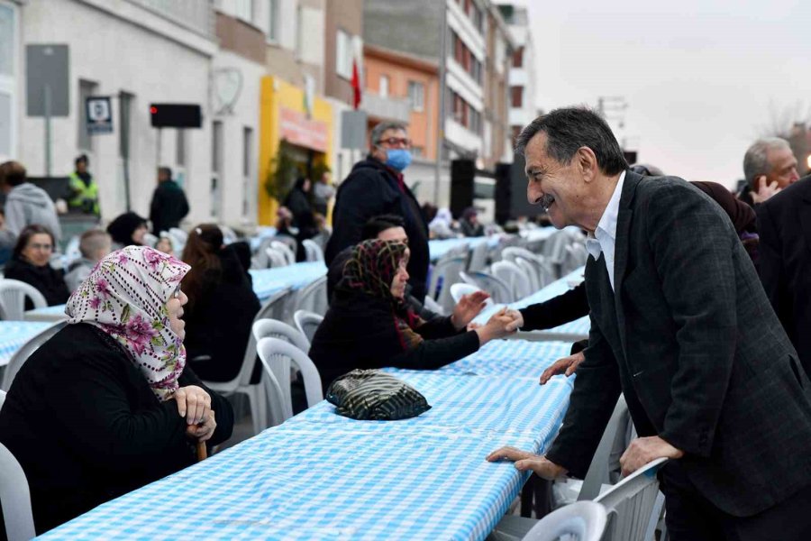 İftar Bereketi Paylaştıkça Çoğalıyor