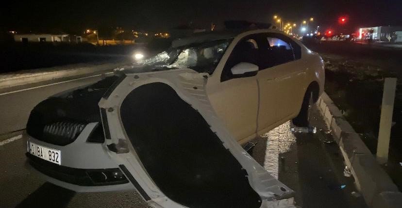 Kamyonete Arkadan Çarpan Otomobil Hurdaya Döndü: 1’i Ağır 2 Yaralı