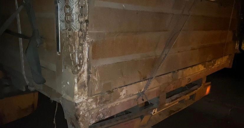 Kamyonete Arkadan Çarpan Otomobil Hurdaya Döndü: 1’i Ağır 2 Yaralı