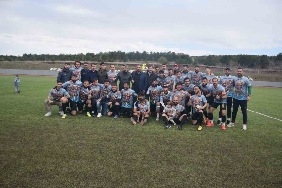 Grubunu Lider Tamamlayan Anadolu Üniversitesi Maç Sonu Büyük Sevinç Yaşadı