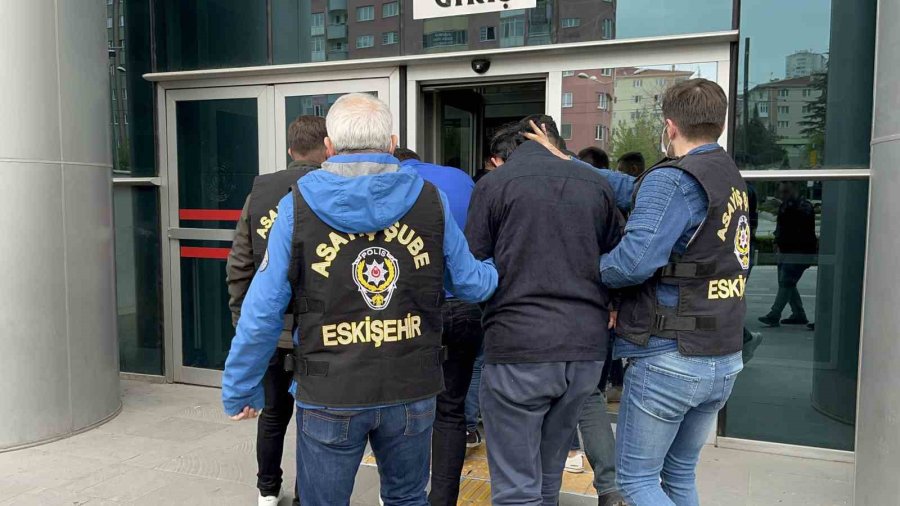 Nitelikli Dolandırıcılık Şüphelisi 4 Kişi Yakalandı