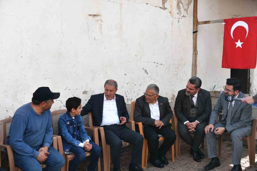 Bakan Akar Ve Başkan Büyükkılıç’tan İlçelere Çıkarma