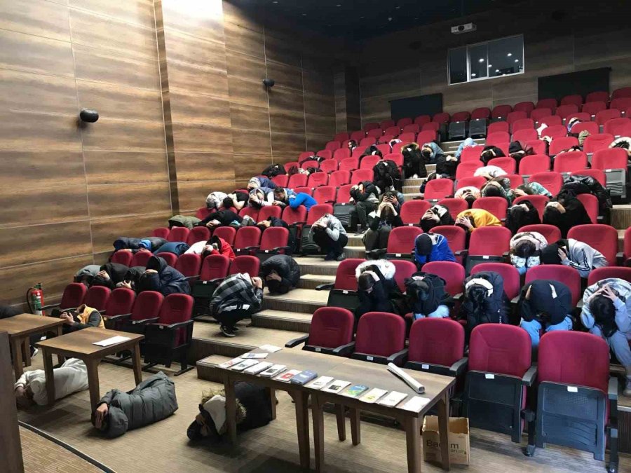 Büyükşehir, Kaymek Değer Gençlik’te "afet Bilinci Ve İlk 72 Saat" Semineri