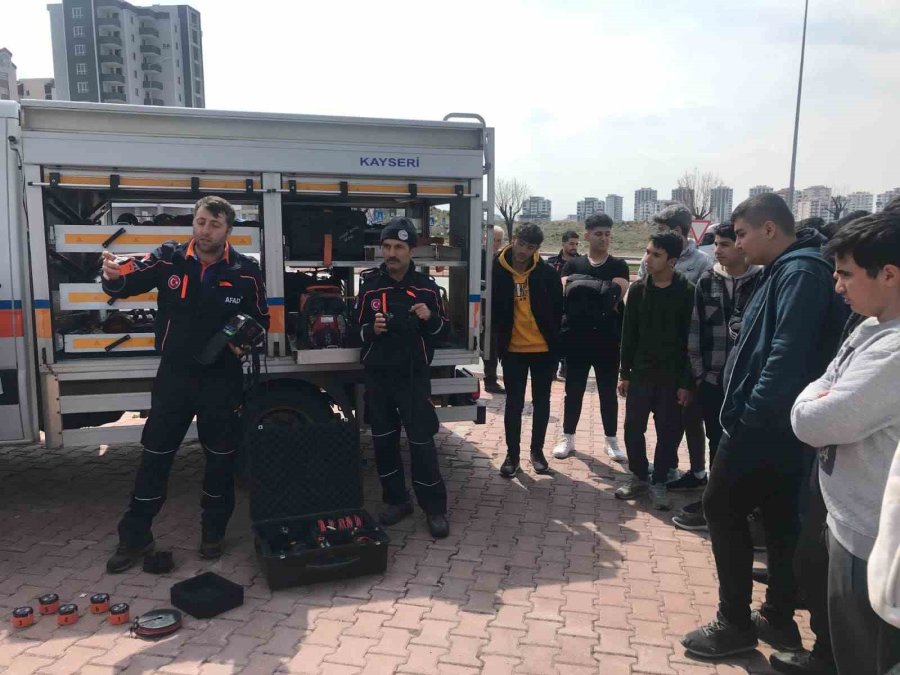 Büyükşehir, Kaymek Değer Gençlik’te "afet Bilinci Ve İlk 72 Saat" Semineri