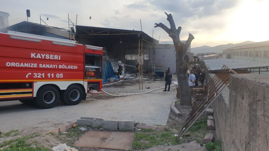 Kayseri’de Bahçe Mobilyaları Üreten Fabrikada Yangın