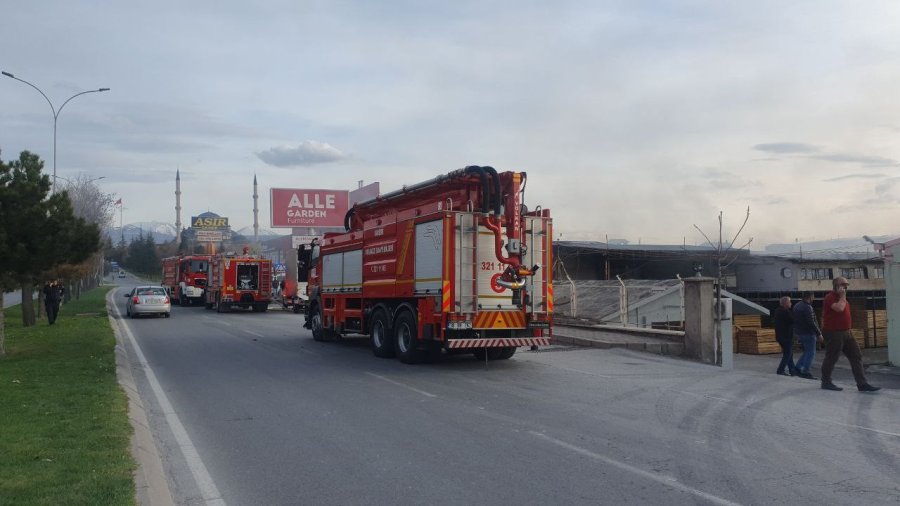 Kayseri’de Bahçe Mobilyaları Üreten Fabrikada Yangın