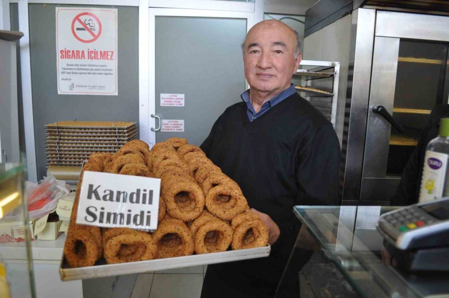 Kadir Gecesine Özel Kandil Simitleri Tezgâhlarda
