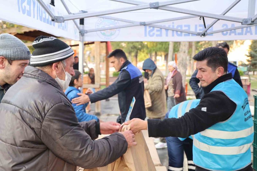 ‘biz Pişirelim, Siz Ulaştırın’ Gönüllere Dokunuyor