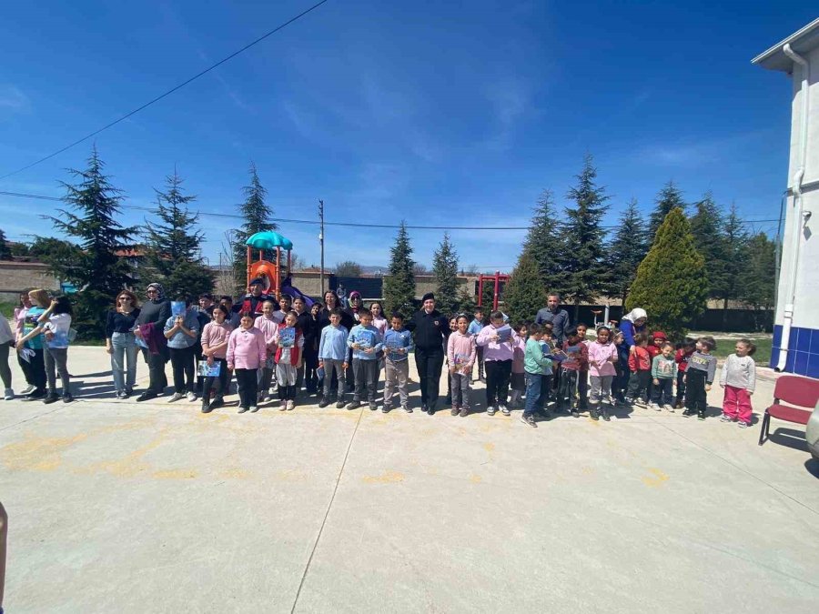 Jandarma Ekiplerinden Öğrencilere Bilgilendirme Ziyareti