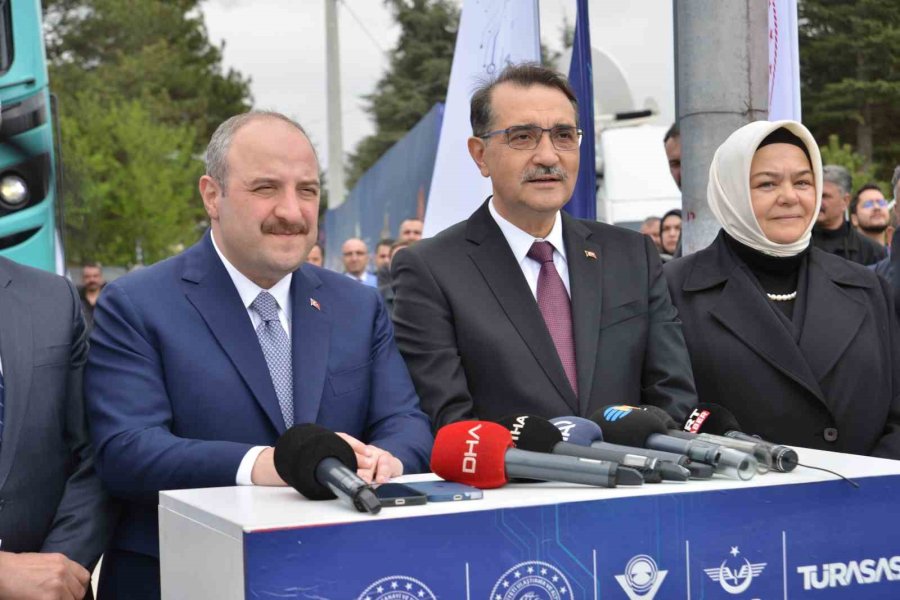 Yerli Ve Milli ‘elektrikli Ana Hat Lokomotifi E5000’ Törenle Raya İndirildi