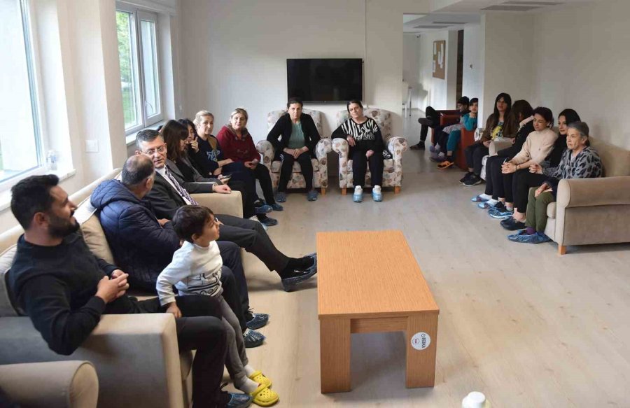 Özgür Özel, Tepebaşı’nın Konuğu Depremzedelerle Buluştu