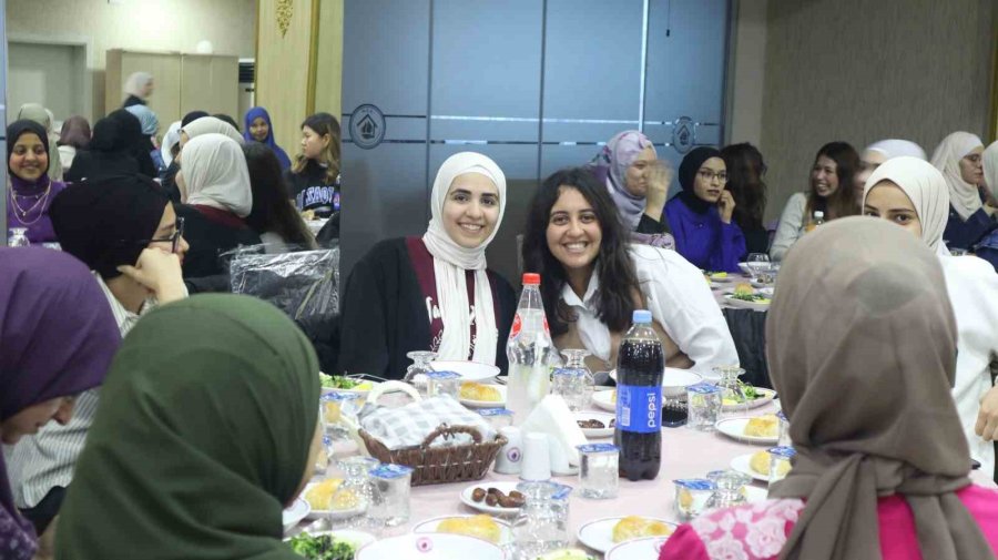 Eskişehir’de 200 Yabancı Öğrenci İftar Yemeğinde Bir Araya Geldi