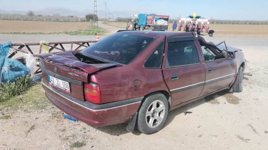 Karaman’da Kontrolden Çıkan Otomobil Elektrik Direğine Çarptı: 1 Yaralı