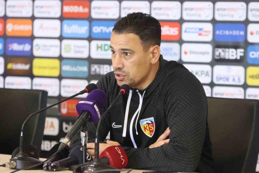 Çağdaş Atan: ”oyuncularımın Özellikle Bugün Biraz Yalnız Bırakıldığını Hissediyorum”