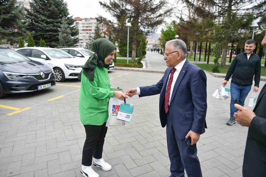 Bayram Öncesi Kolonyalar Başkan Büyükkılıç’tan